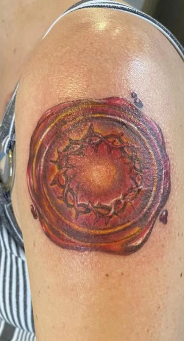 28 Tattoos That Unintentionally Resemble Anatomical Features