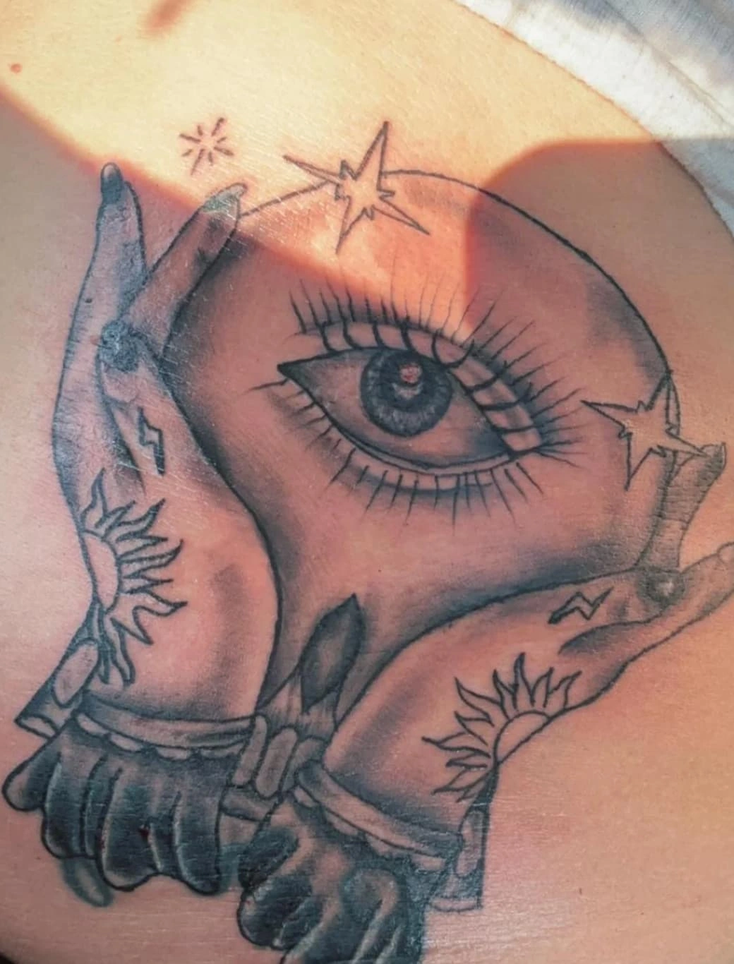 28 Tattoos That Unintentionally Resemble Anatomical Features