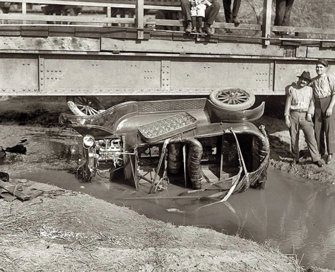 Vintage Photos: 24 Model T Car Crashes from the Past