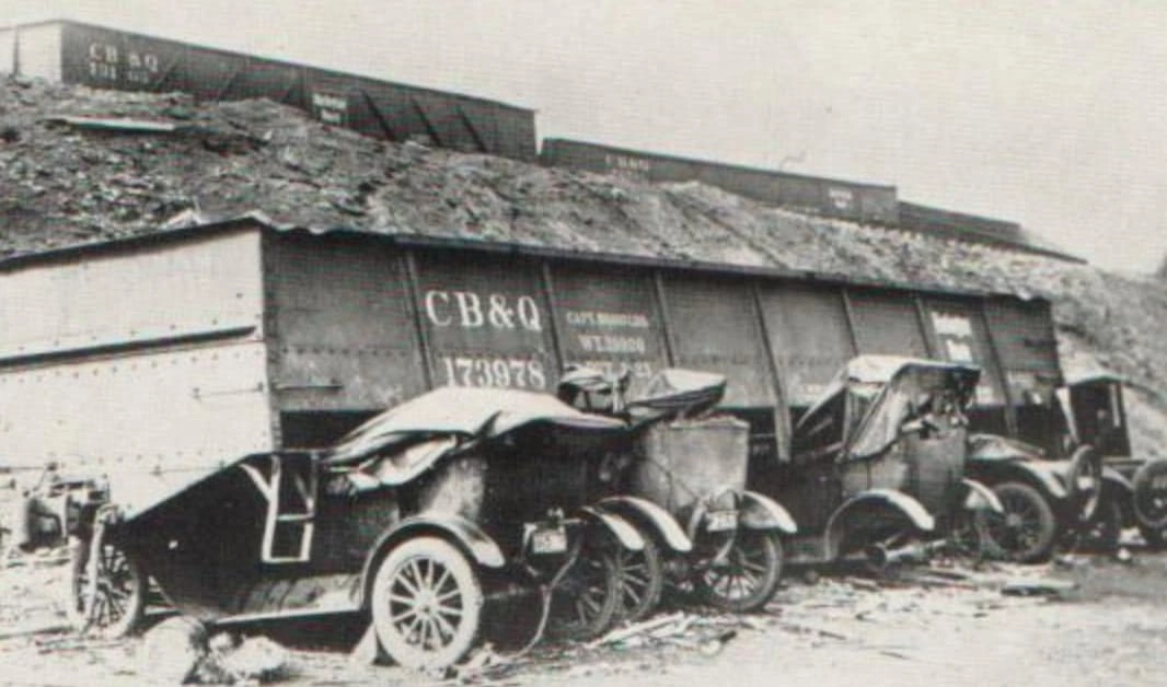 Vintage Photos: 24 Model T Car Crashes from the Past