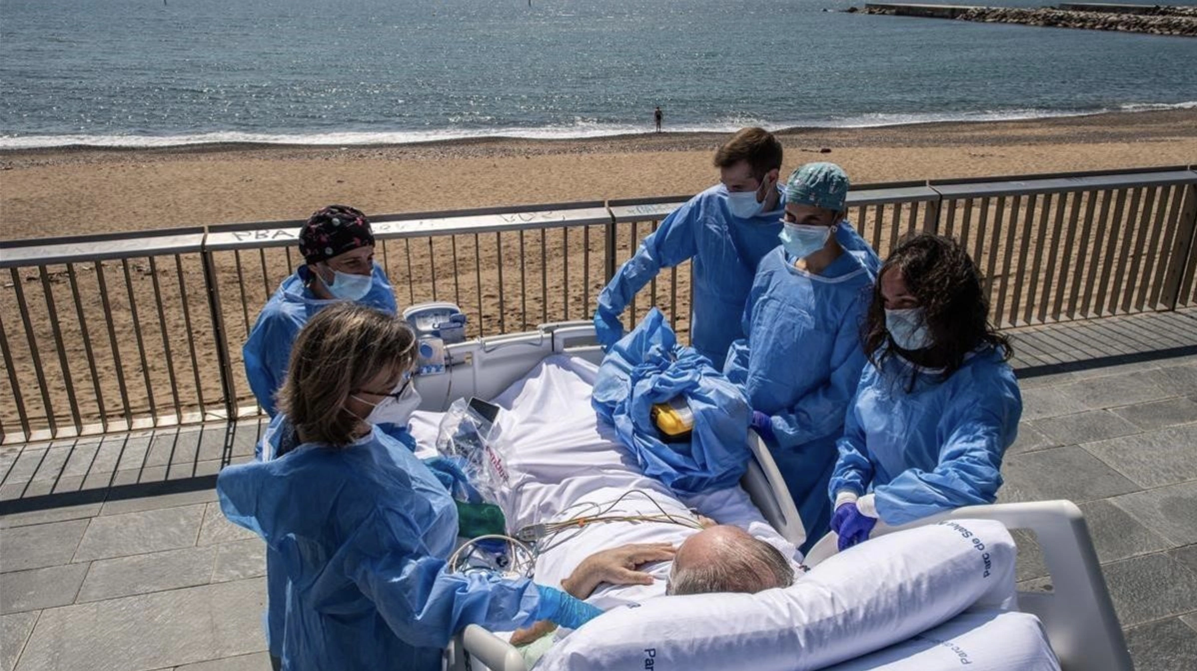 25 Healthcare Workers Preparing to Assist Elderly Individuals with Ocean Therapy