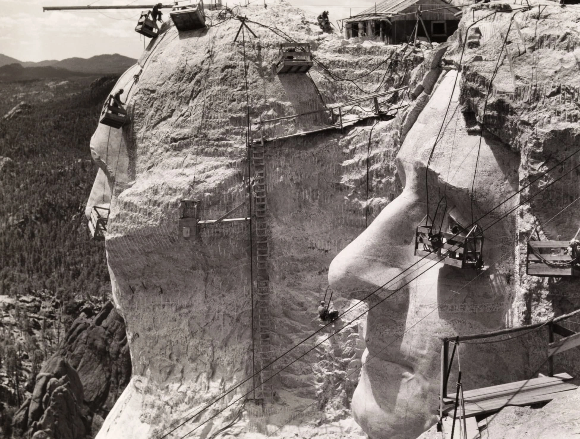 Mount Rushmore: A Pictorial Journey through its Construction in 24 Images