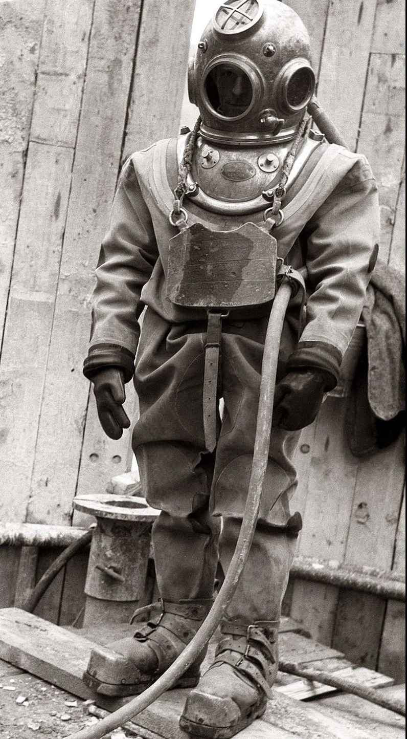 Exploring the Evolution of Diving Suits: A Collection of 37 Fascinating Historical Photos