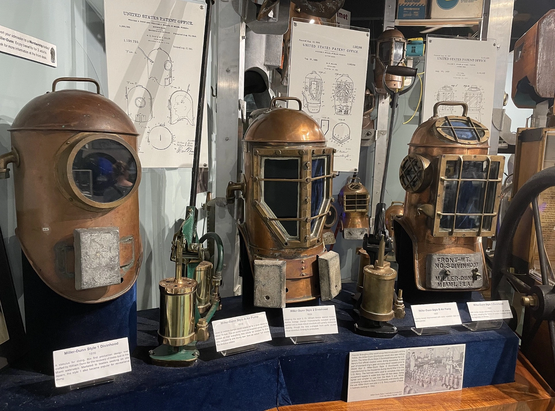 Exploring the Evolution of Diving Suits: A Collection of 37 Fascinating Historical Photos