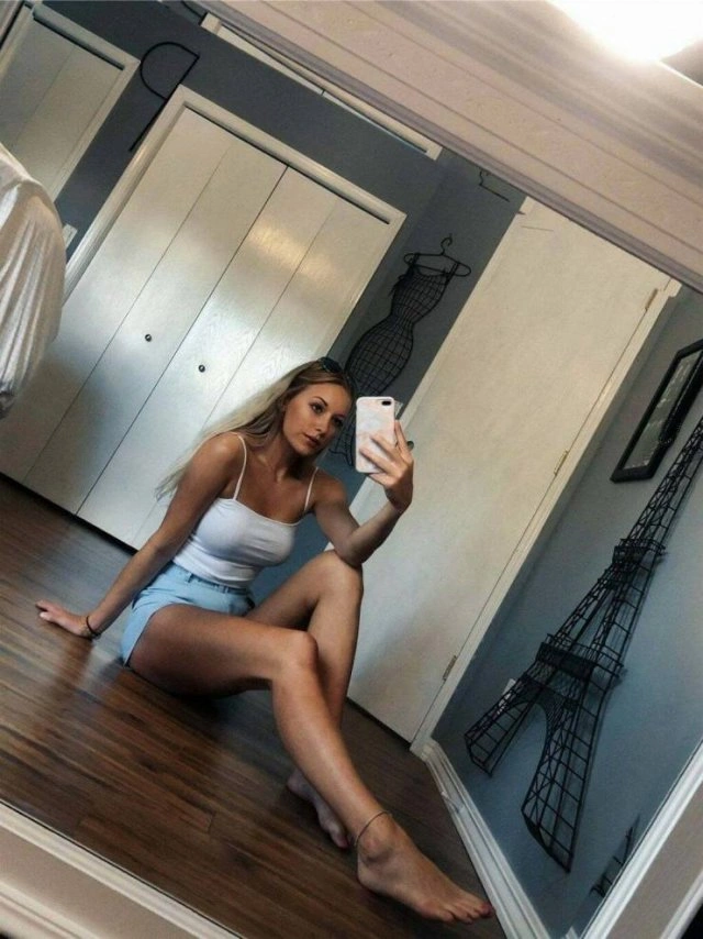 Capturing Moments: A Collection of 28 Selfie Girls