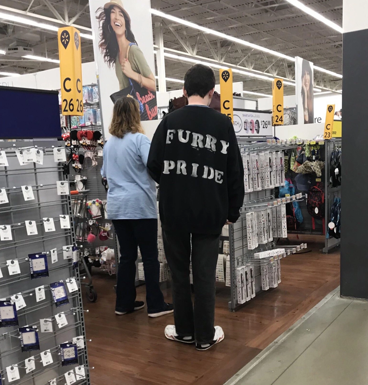 45 Hilarious Photos from a Wild Expedition to Walmart