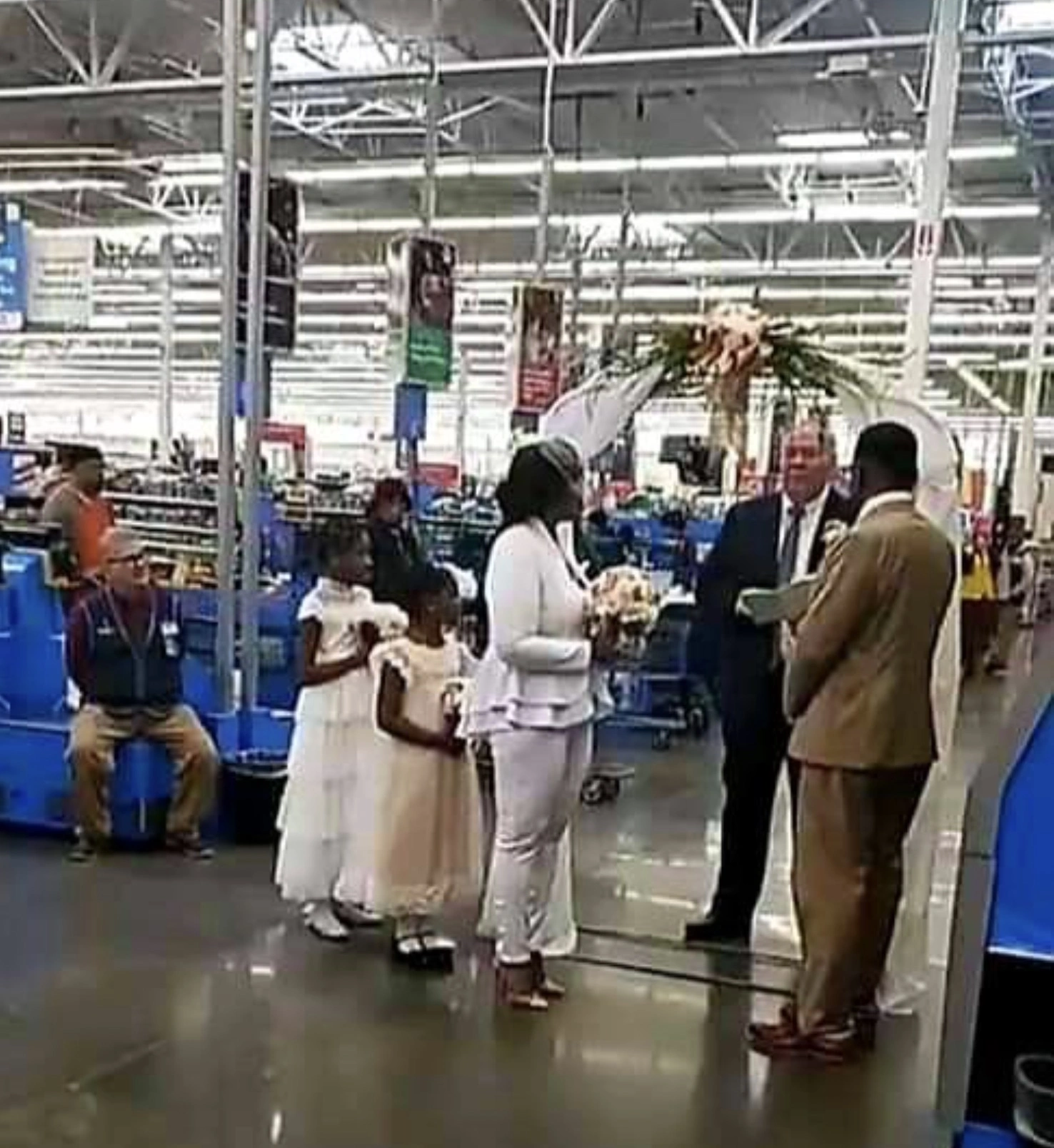 45 Hilarious Photos from a Wild Expedition to Walmart