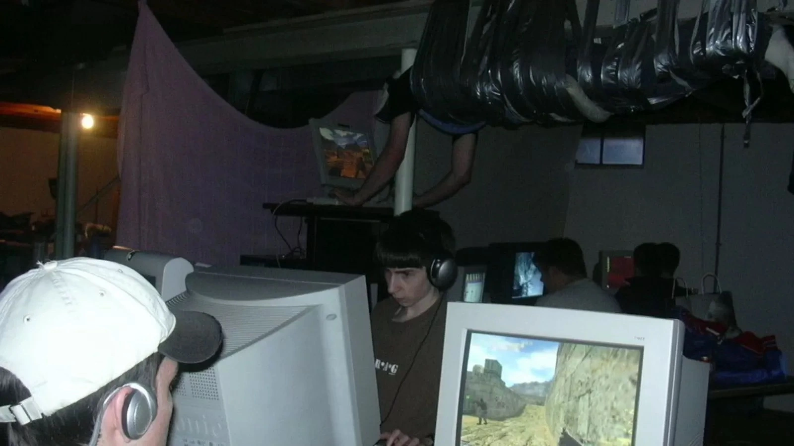 30 Sniff-Worthy Photos from LAN Parties