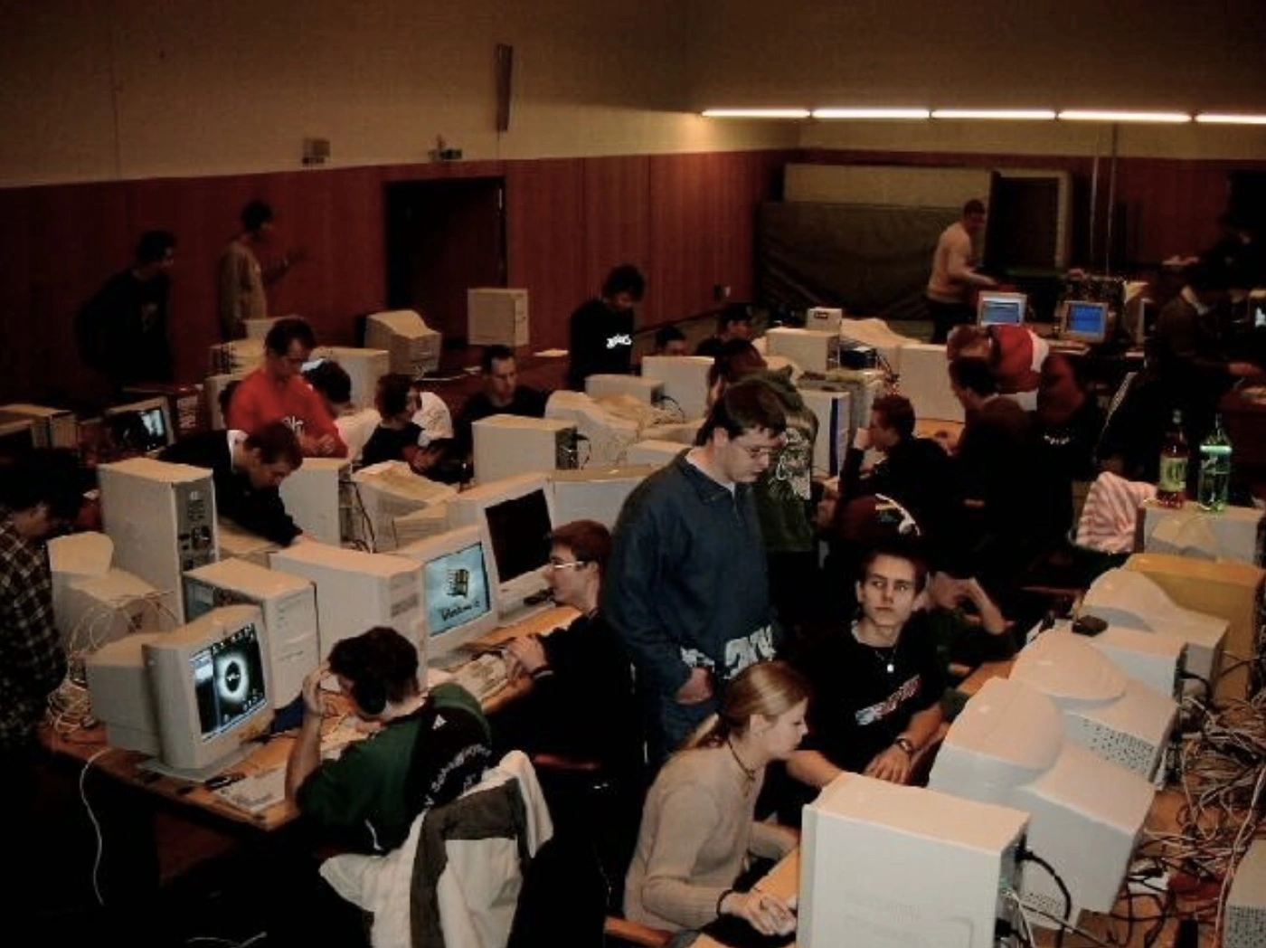 30 Sniff-Worthy Photos from LAN Parties