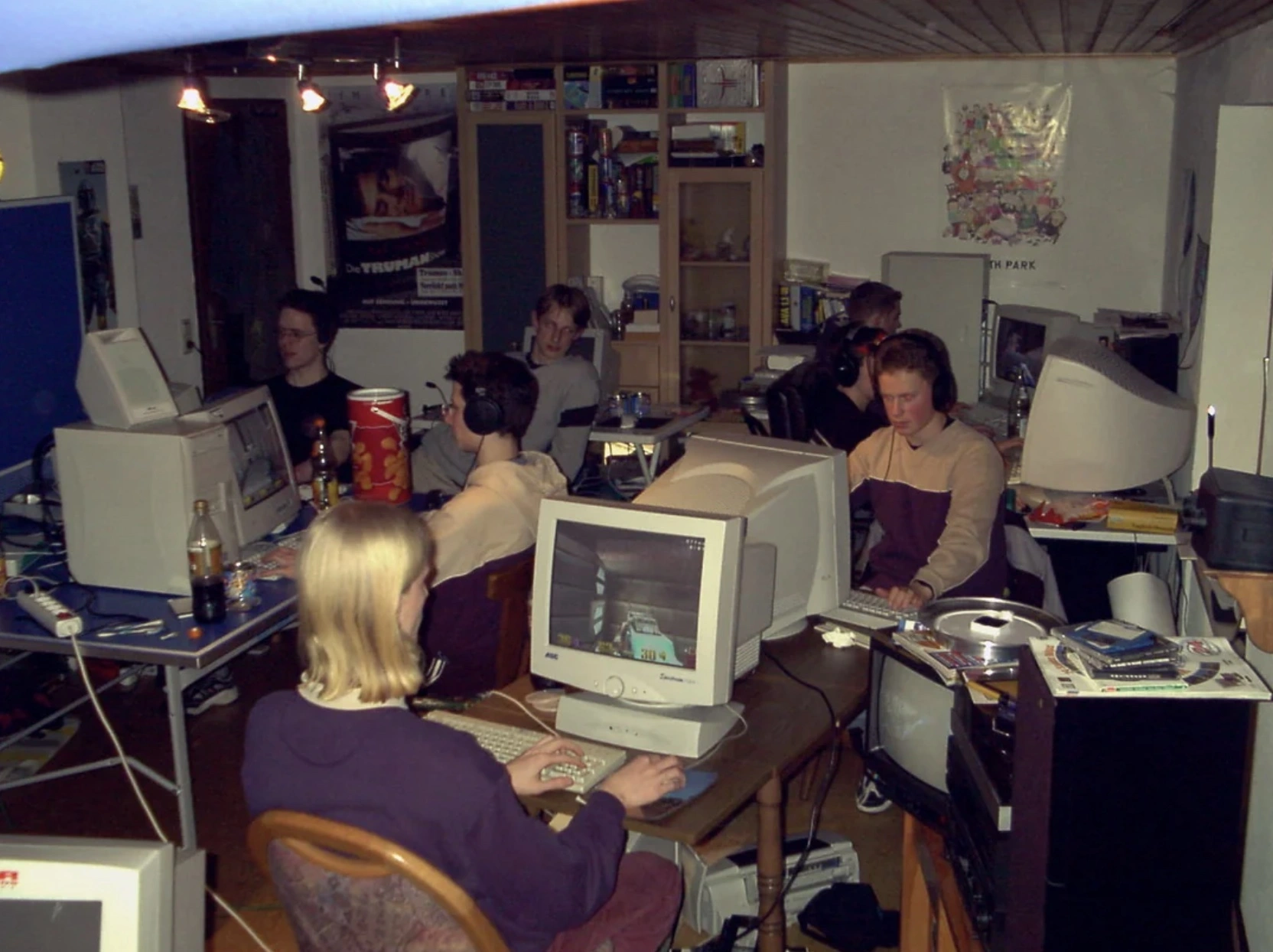 30 Sniff-Worthy Photos from LAN Parties