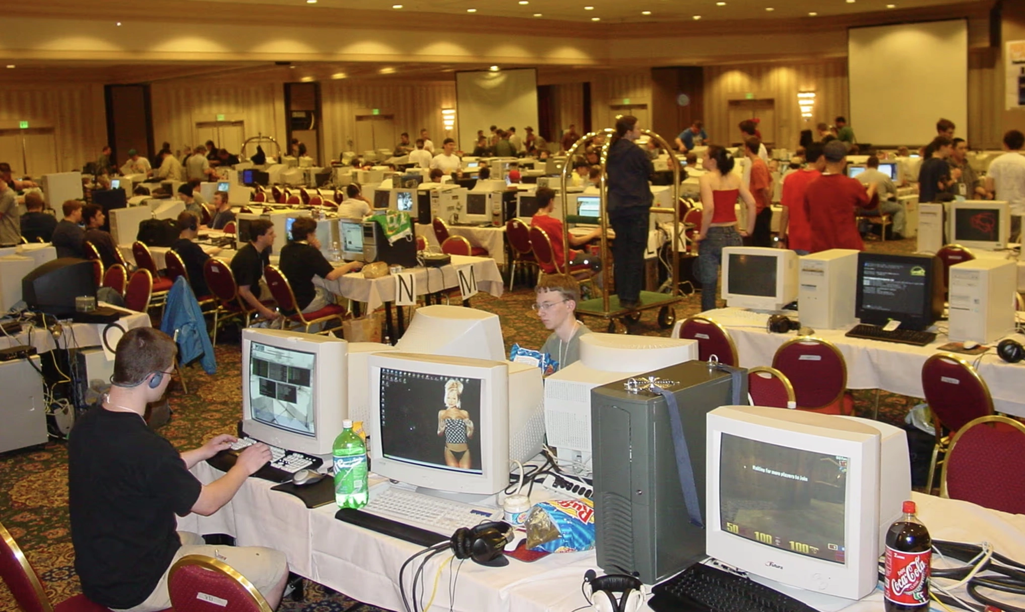 30 Sniff-Worthy Photos from LAN Parties