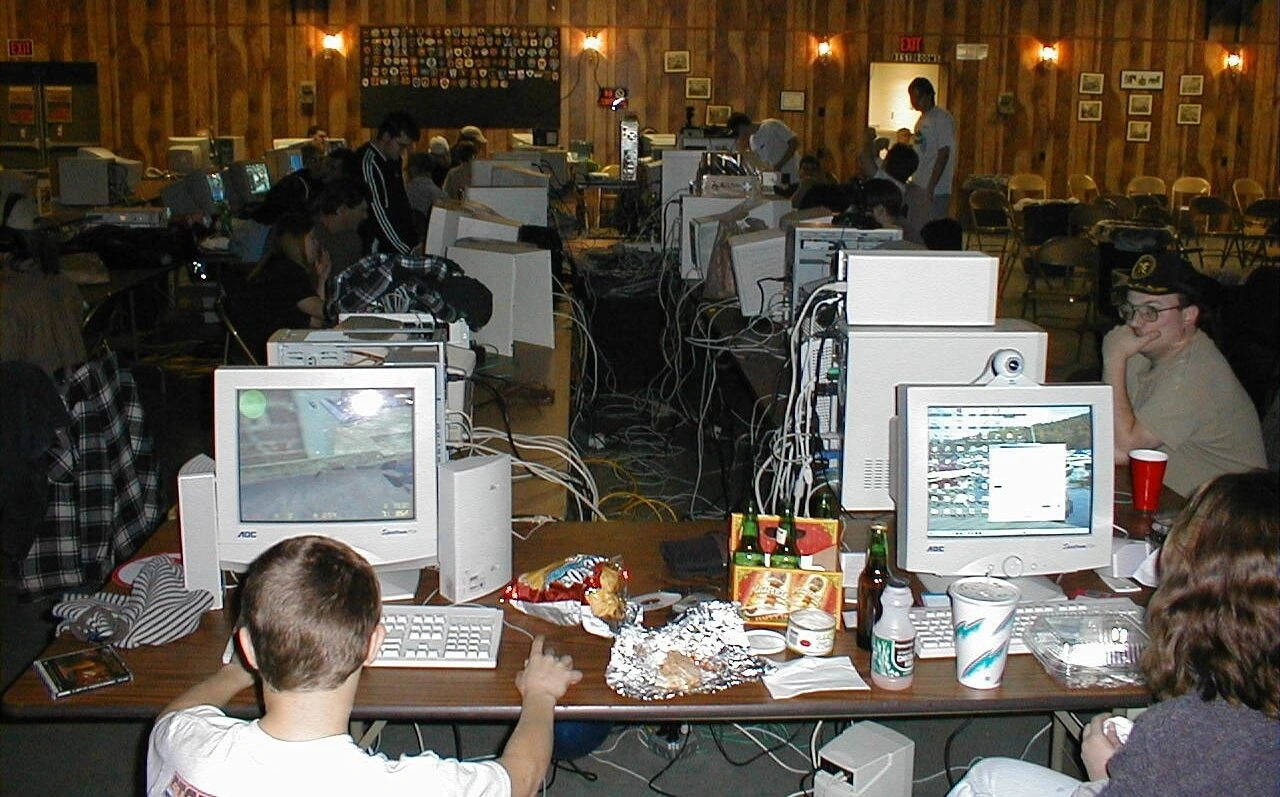 30 Sniff-Worthy Photos from LAN Parties