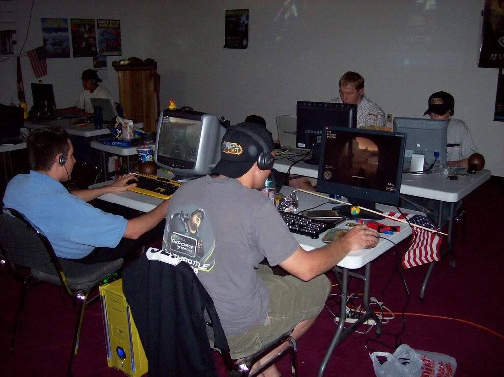 30 Sniff-Worthy Photos from LAN Parties