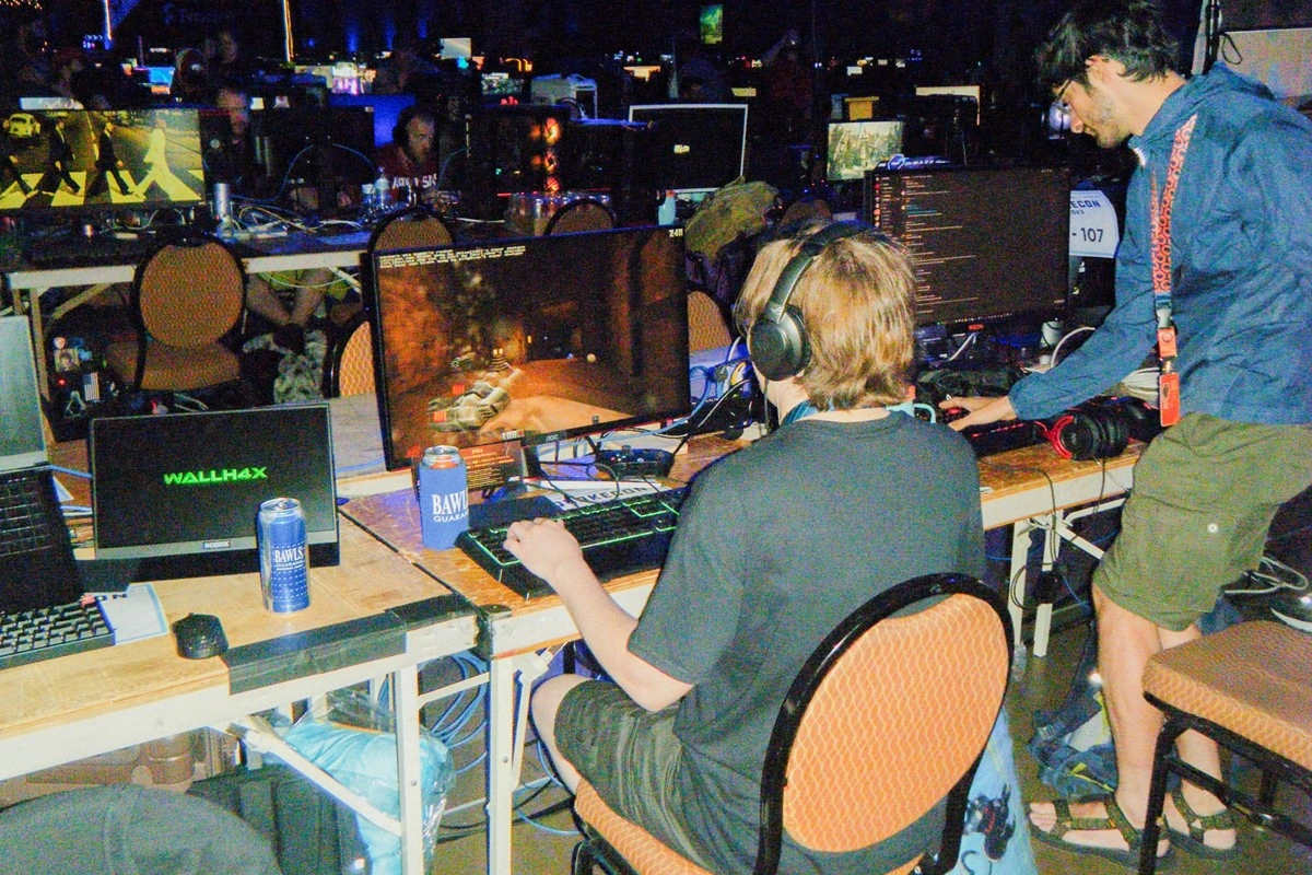 30 Sniff-Worthy Photos from LAN Parties