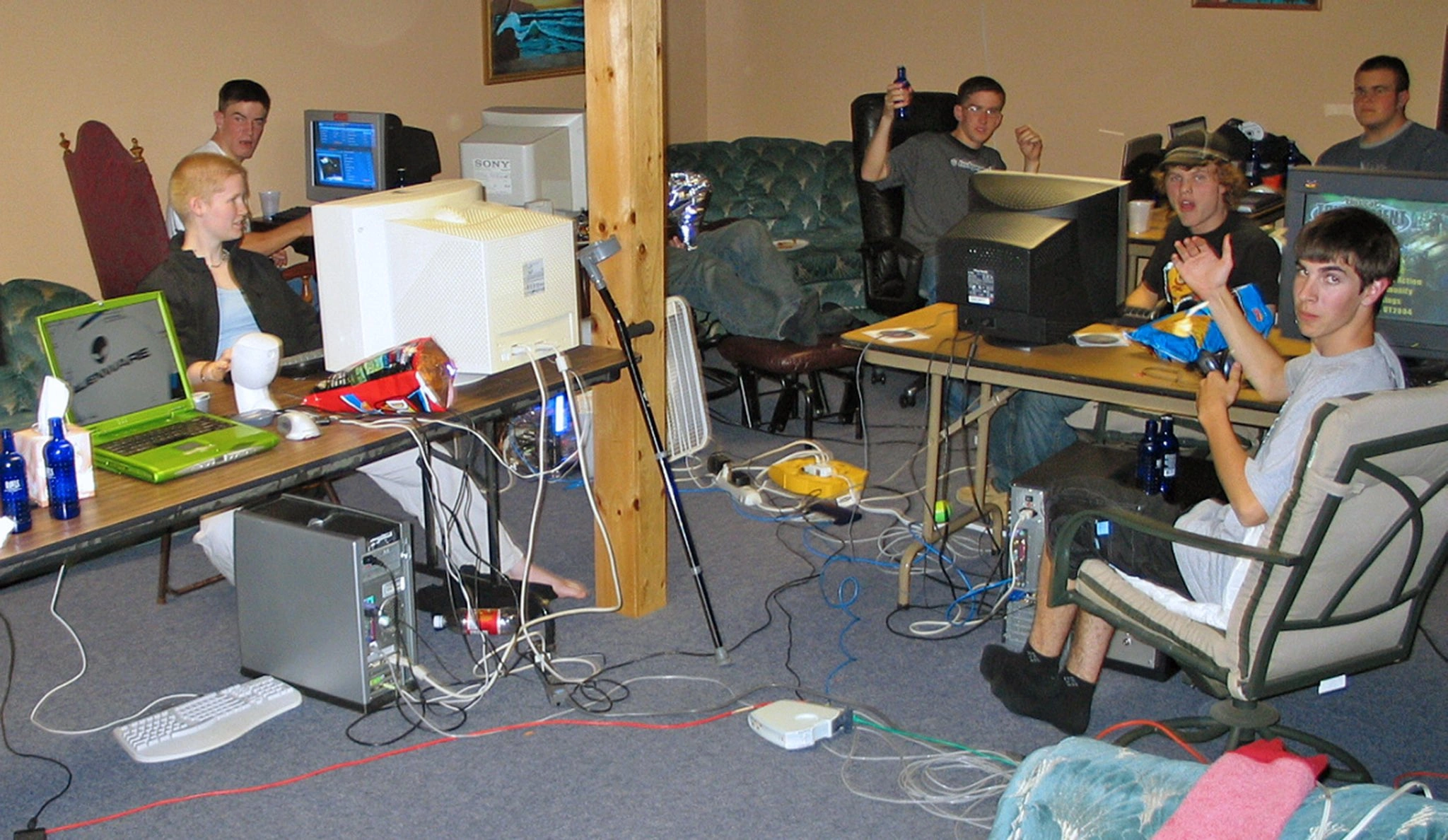 30 Sniff-Worthy Photos from LAN Parties