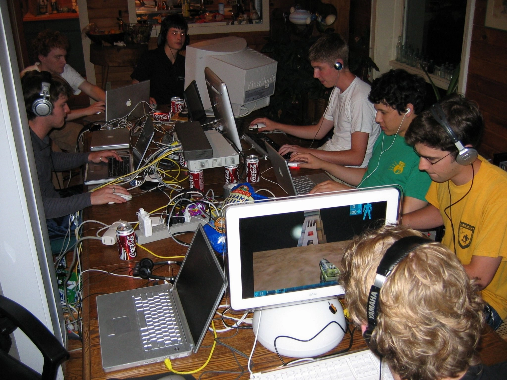 30 Sniff-Worthy Photos from LAN Parties