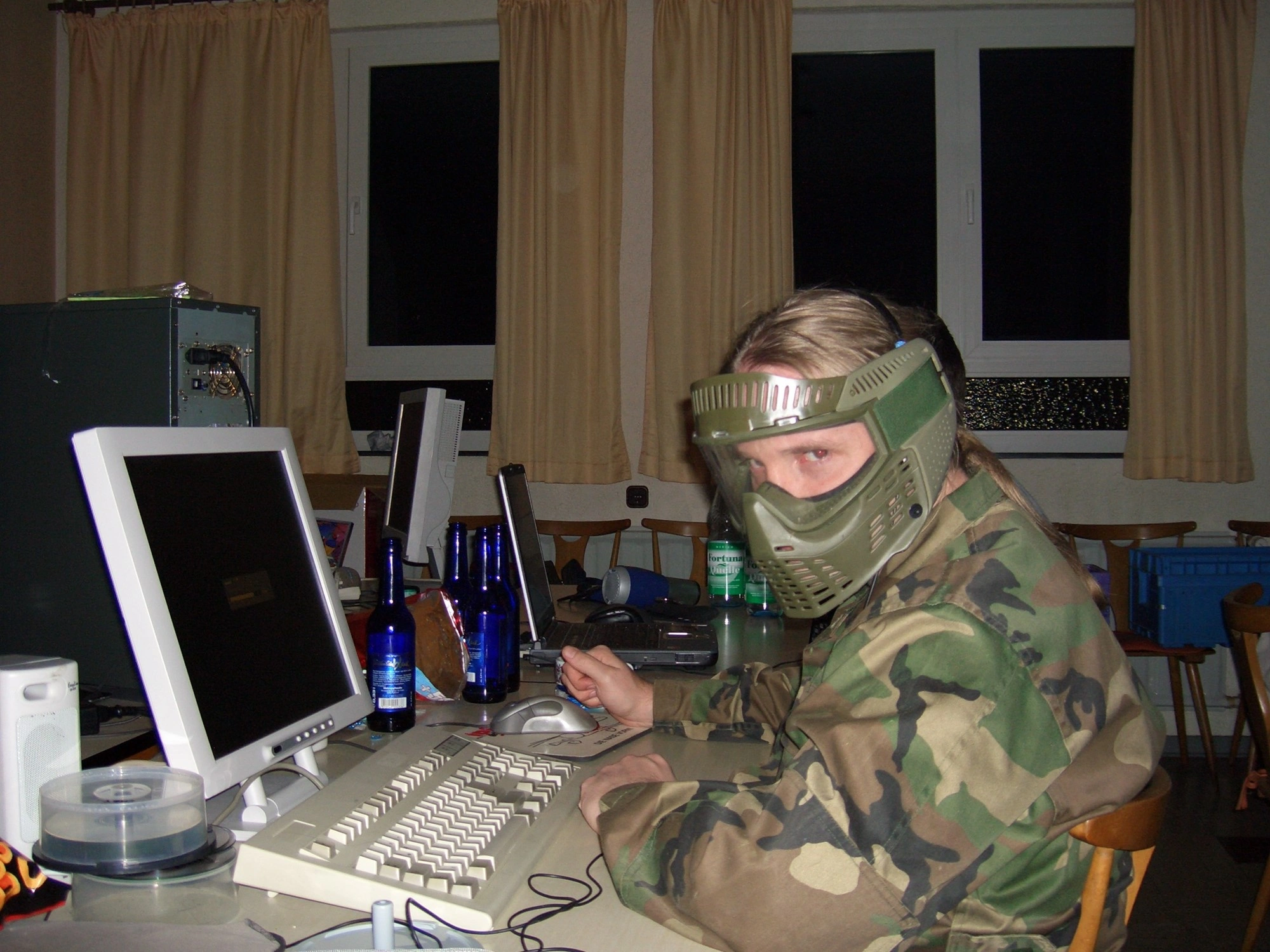 30 Sniff-Worthy Photos from LAN Parties