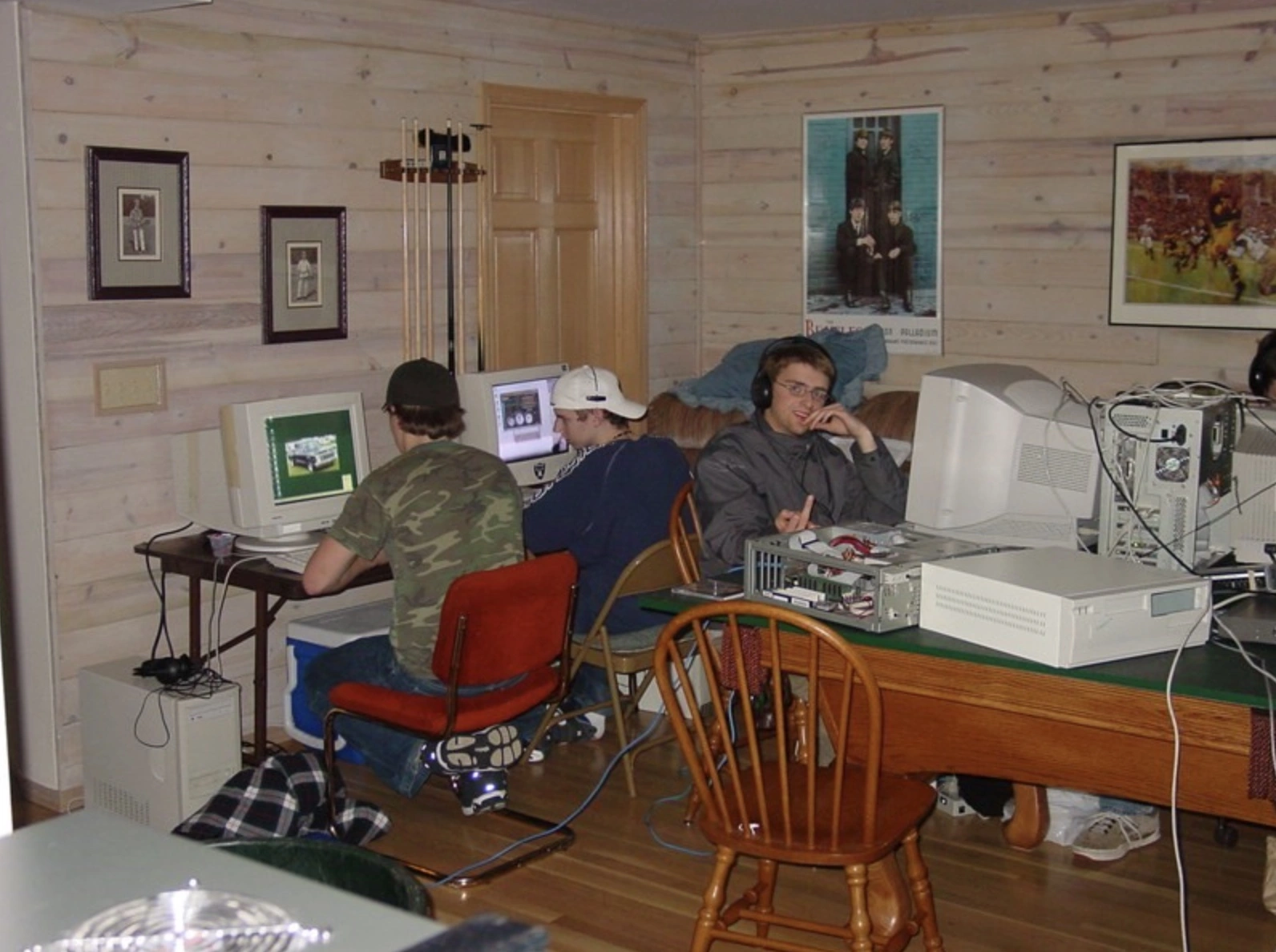 30 Sniff-Worthy Photos from LAN Parties