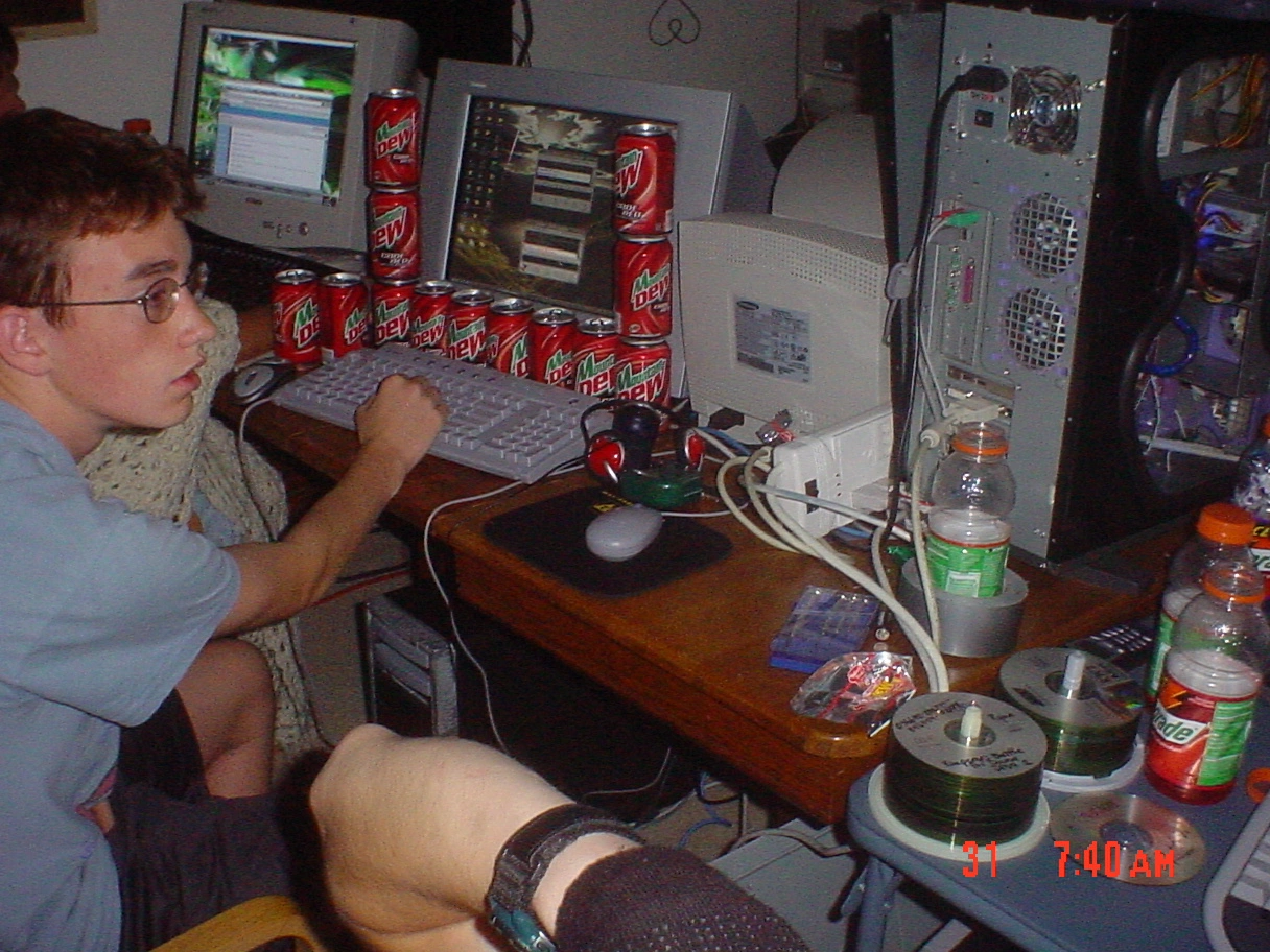 30 Sniff-Worthy Photos from LAN Parties