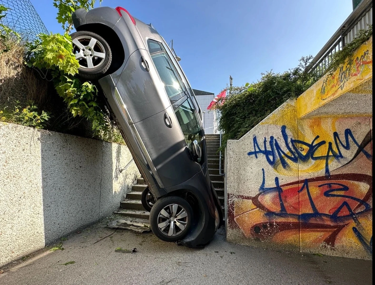 20 Photos That Will Have You Exclaiming 'That's Not a Parking Spot!'