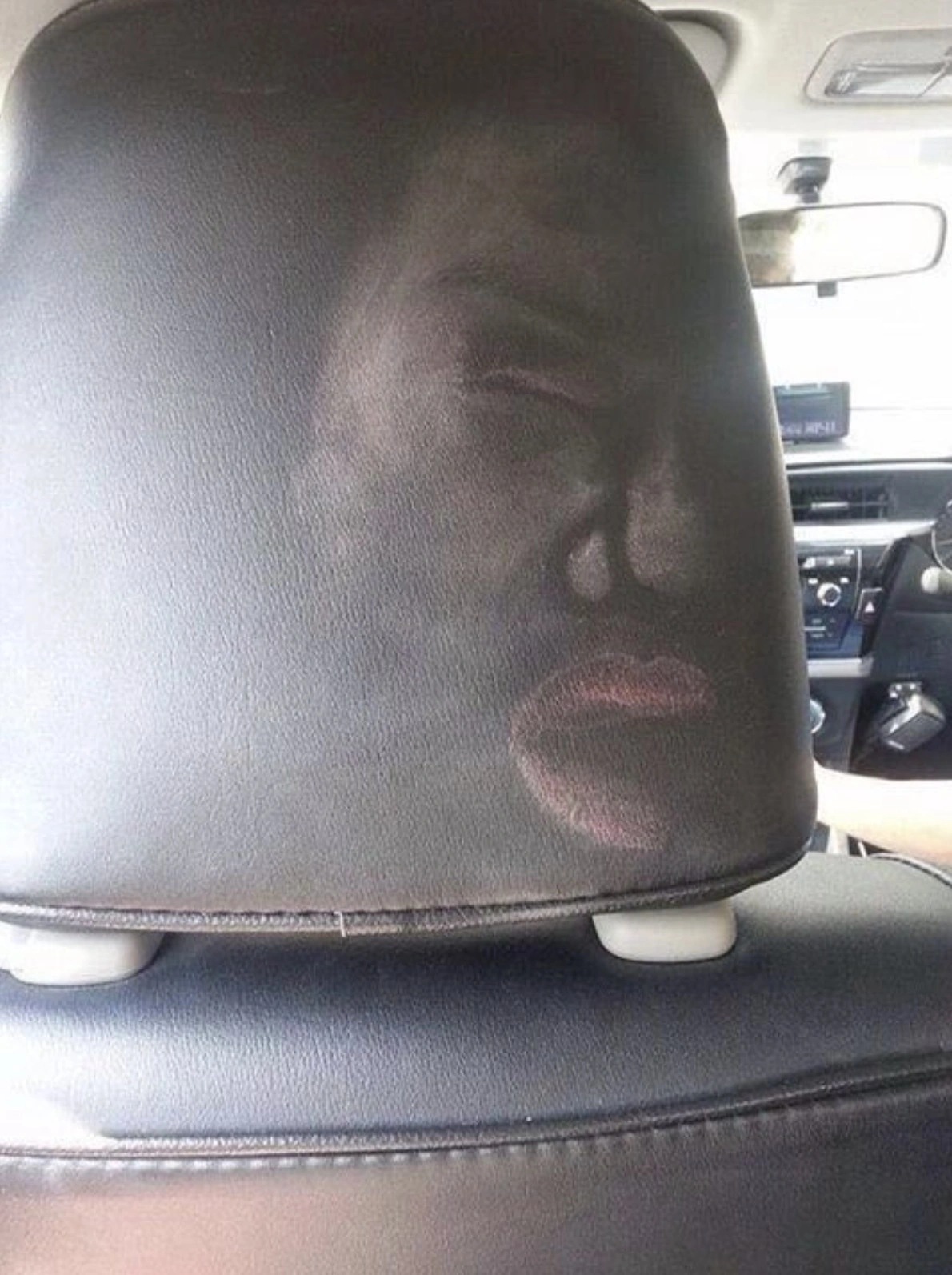 20 Individuals Who Unintentionally Forgot Their Own Faces