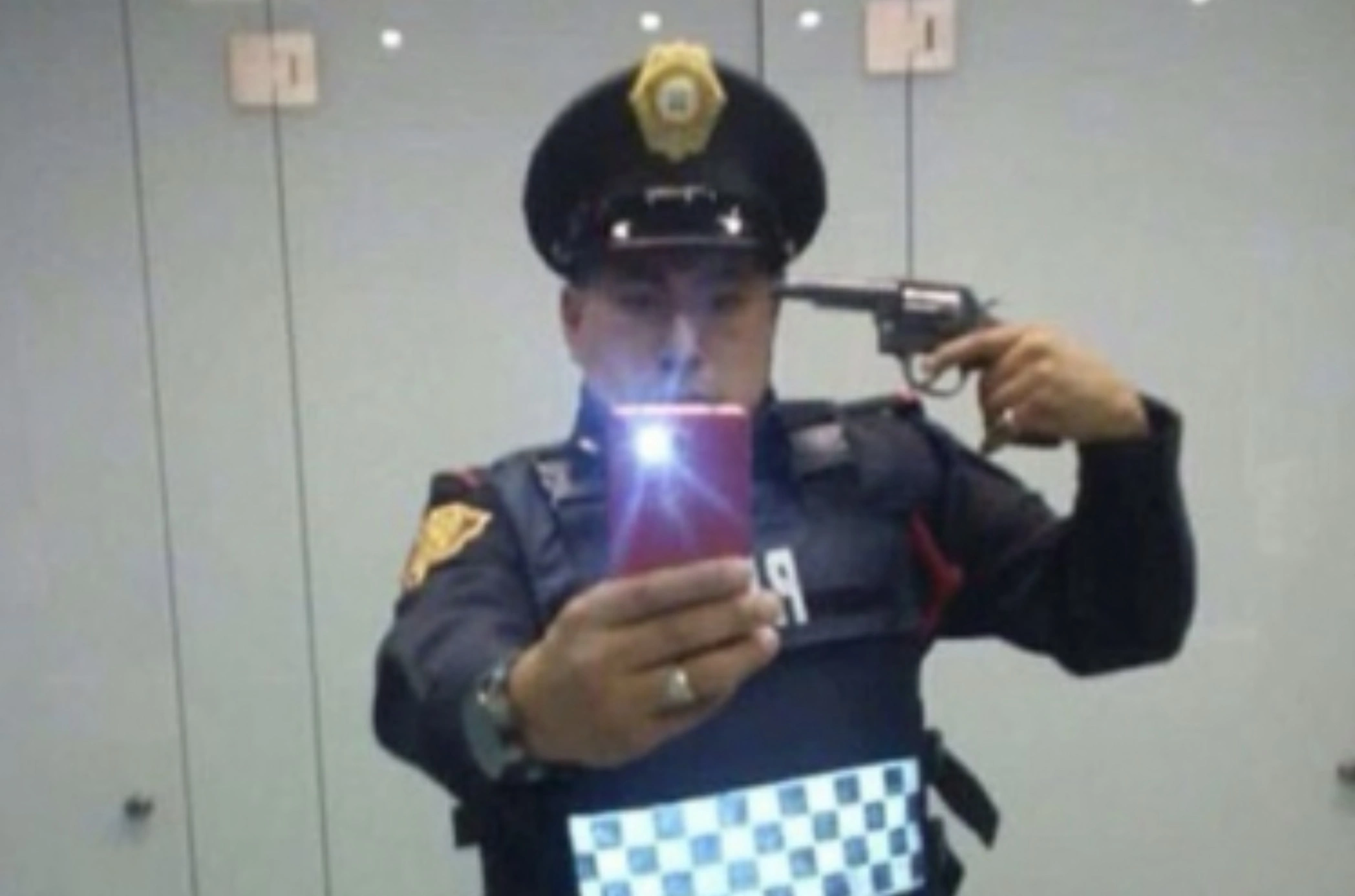 30 Individuals Who Risked Their Lives for a Selfie