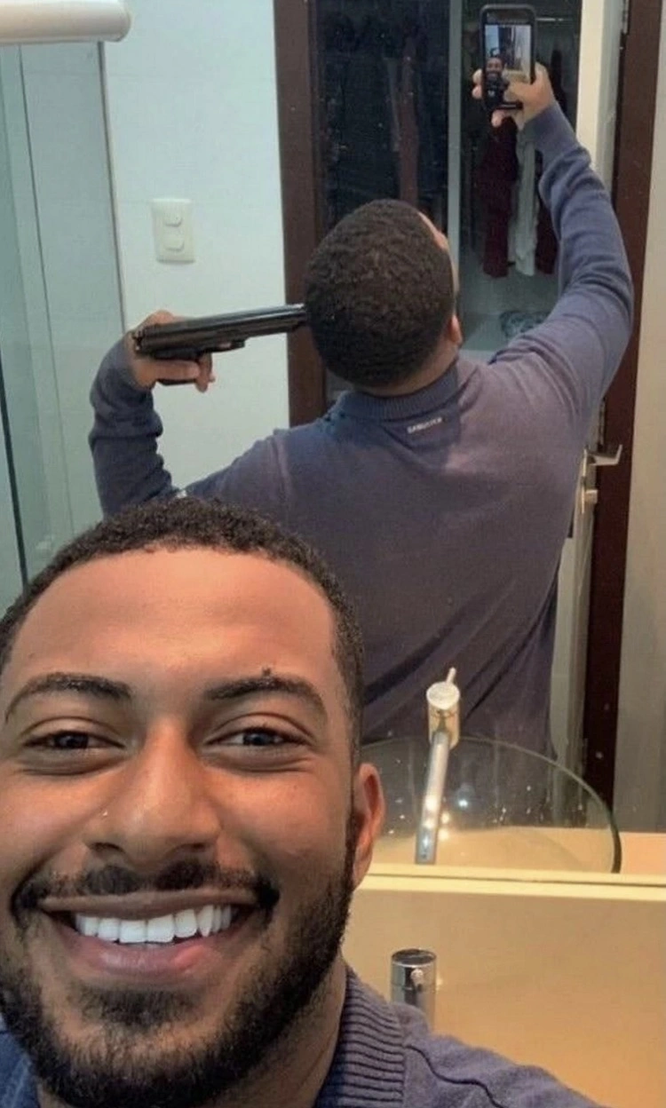 30 Individuals Who Risked Their Lives for a Selfie