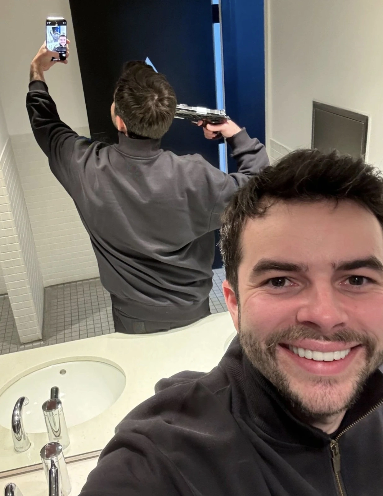 30 Individuals Who Risked Their Lives for a Selfie