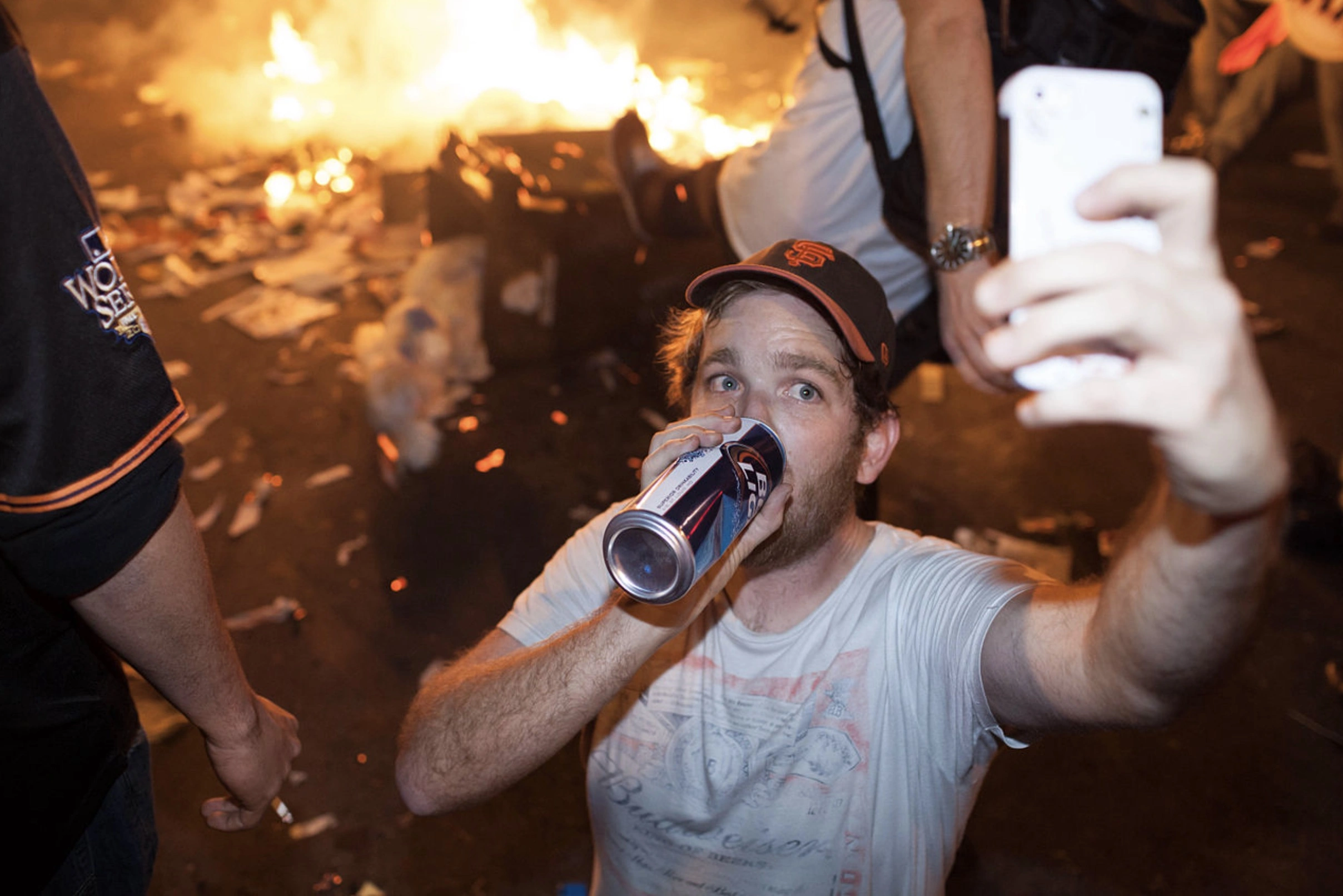 30 Individuals Who Risked Their Lives for a Selfie