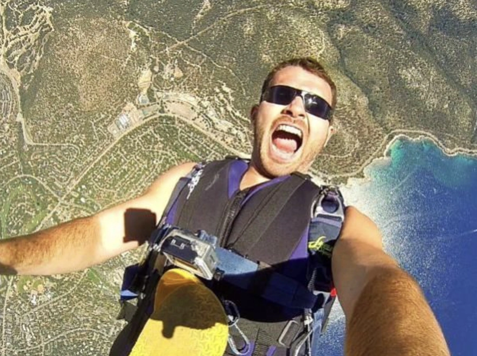30 Individuals Who Risked Their Lives for a Selfie